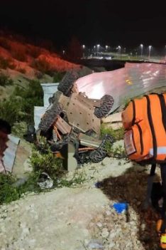 صحنه برخورد اتومبیل با حصار