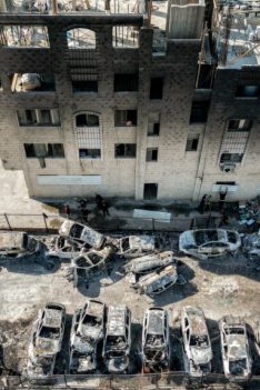 نمای هوایی از خانه‌ها و خودروهای به آتش کشیده‌شده فلسطینی توسط اسرائیلی ها